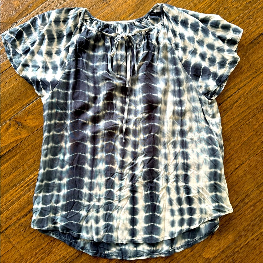 Women’s blue and white tie dye hapsho medium top